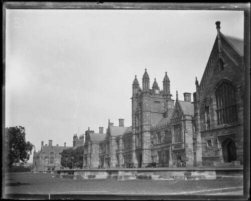 Sydney University quadrangle and main building, New South Wales, ca. 1920s [picture]