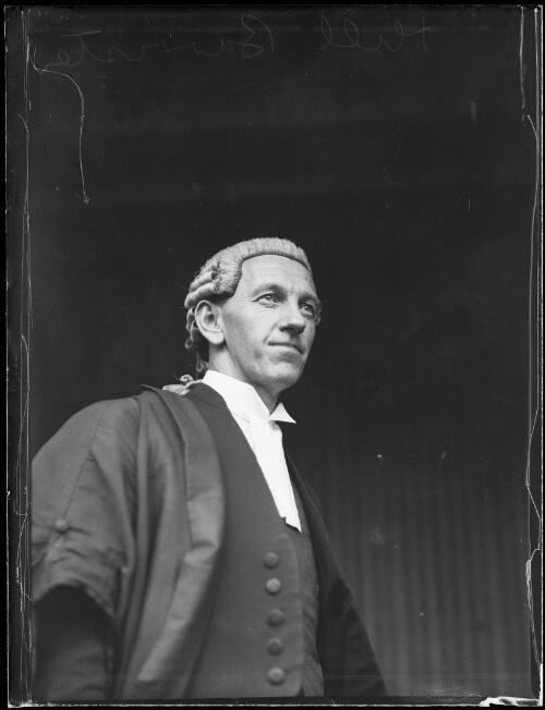 Barrister Mr G.W. Hill during the Gillespie case at the Supreme Court, Sydney, 25 July 1933 [picture]
