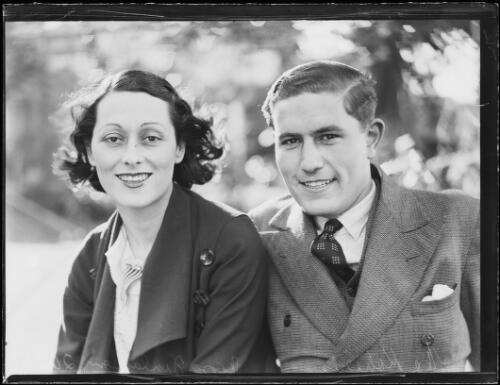 George Roberts and Belle Finlayson at the Earl Beauchamp's home on their wedding day, 21 September 1933 [picture]