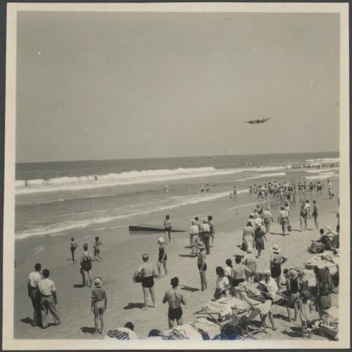 [Tel Aviv beach scene with plane flying overhead] [picture] / [Frank Hurley]