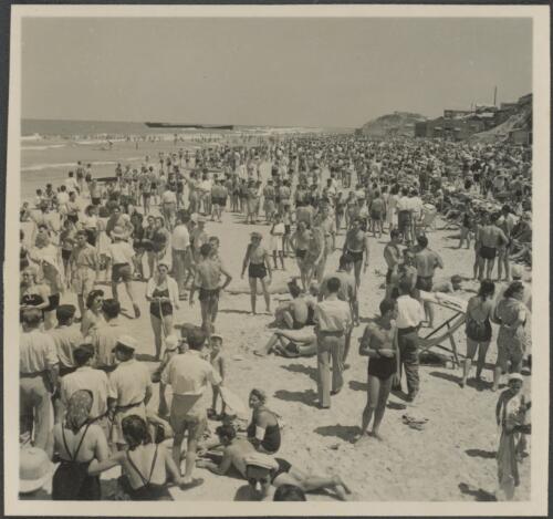 [Tel Aviv beach scene with sunbathers, swimmers 2)] [picture] / [Frank Hurley]