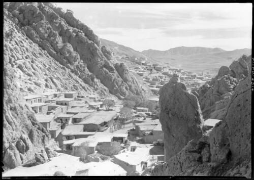 The village of Karind, Iran, ca. 1943, 1 [picture] / [Frank Hurley]
