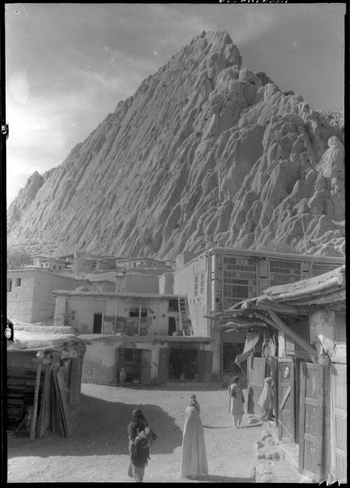 The village of Karind, Iran, ca. 1943 [picture] / [Frank Hurley]