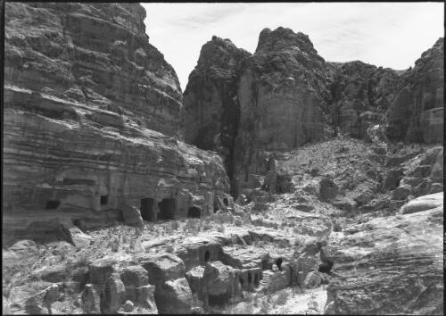 Entrance to Petra valley [picture] : [Petra Valley, Jordan] / [Frank Hurley]