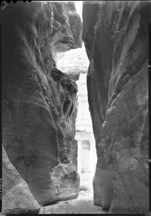 El Khazna Petra valley [first glimpse as the traveller emerges from the Siq] [picture] : [Petra Valley, Jordan] / [Frank Hurley]
