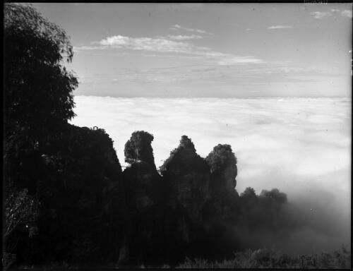 Three Sisters [1] [picture] : [Blue Mountains, New South Wales] / [Frank Hurley]