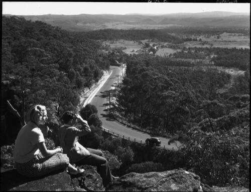Mt Victoria Pass with Frank & Jean [picture] : [Blue Mountains, New South Wales] / [Frank Hurley]