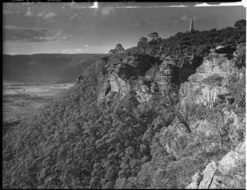 Mt York close shot [picture] : [Blue Mountains, New South Wales] / [Frank Hurley]
