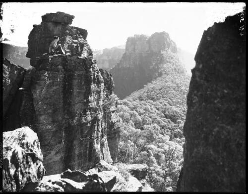 Ruined Castle Pinnacles [2] [picture] : [Blue Mountains, New South Wales] / [Frank Hurley]