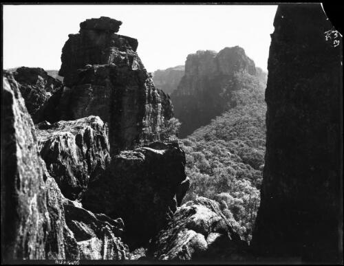 Ruined Castle Pinnacles [1] [picture] : [Blue Mountains, New South Wales] / [Frank Hurley]