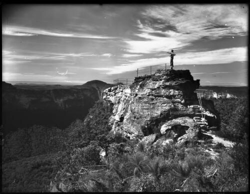 Anvil Rock Blackheath [picture] : [Blue Mountains, New South Wales] / [Frank Hurley]