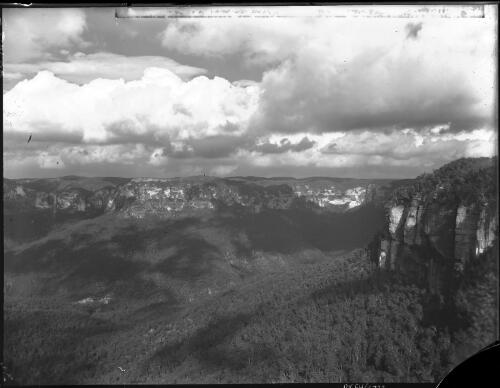 [View across valley, 1] [picture] : [Blue Mountains, New South Wales] / [Frank Hurley]