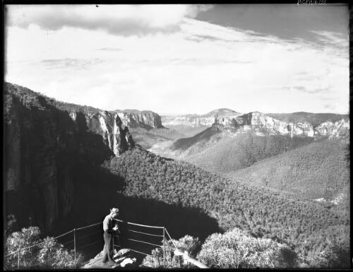 Valley of Grose from Govett's Leap [3] [including man with camera at lookout] [picture] : [Blue Mountains, New South Wales] / [Frank Hurley]