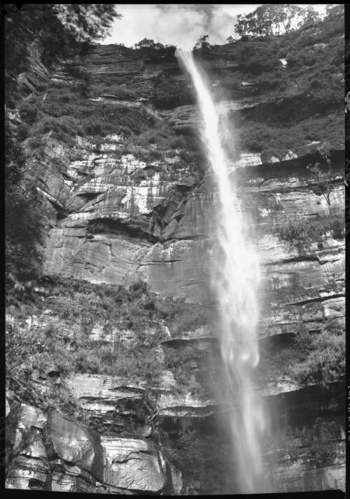 Govetts Leap Falls [from beneath the Falls] [picture] : [Blue Mountains, New South Wales] / [Frank Hurley]