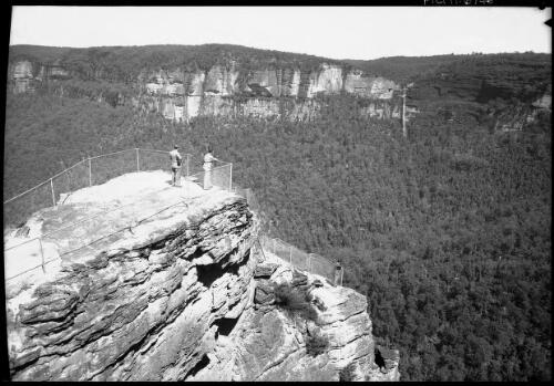 Pulpit Rock, Blackheath [picture] : Blue Mountains, New South Wales / Frank Hurley