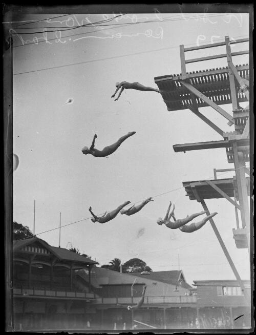 New South Wales competitors at the Domain Baths during the Women's Diving Championships, New South Wales, ca. 1930 [picture]