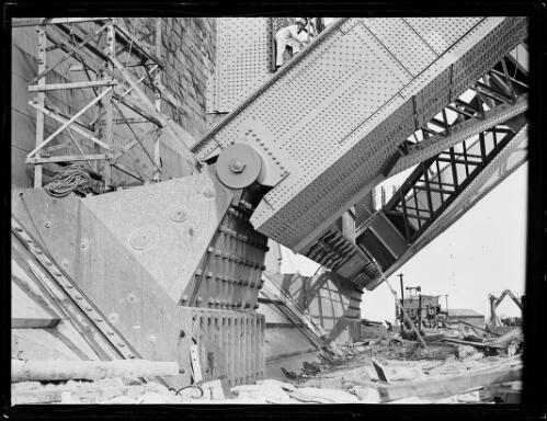 Man standing on the base structure of the unfinished Sydney Harbour Bridge, New South Wales, ca. 1927 [picture]