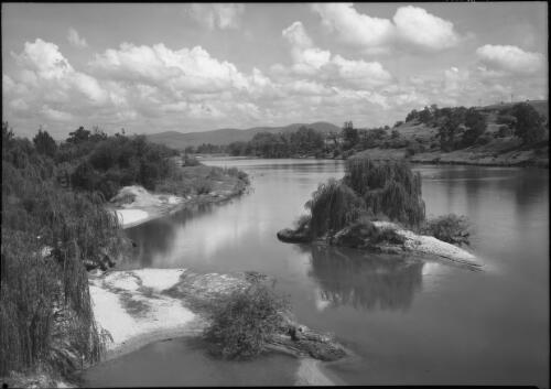 The Hawkesbury River at Richmond [horizontal, 1] [picture] : [Richmond, New South Wales] / [Frank Hurley]