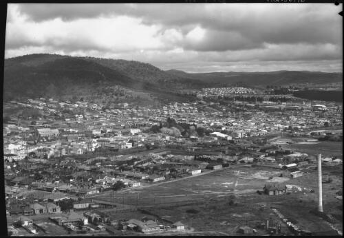 Lithgow [1] [picture] : [Blue Mountains, New South Wales] / [Frank Hurley]
