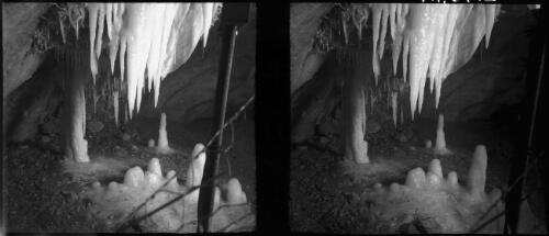 [The Gem of the South in Moloch's Grotto, Temple of Baal] [picture] : [Jenolan Caves, New South Wales] / [Frank Hurley]