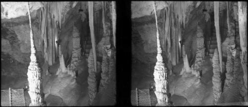 The Indian Chamber, Orient Cave, [1] [picture] : [Jenolan Caves, New South Wales] / [Frank Hurley]