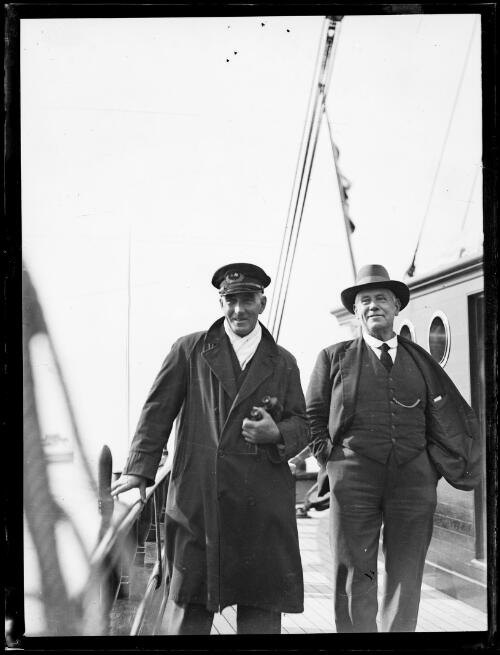Croatian violinist Zlatko Balokovic with the captain of the yacht Northern Lights, New South Wales, 1931 [picture]