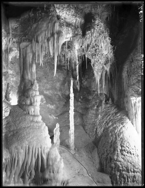 Empress Grotto, Ribbon Cave [i.e. Orient Cave] inspection [picture] : [Jenolan Caves, New South Wales] / [Frank Hurley]