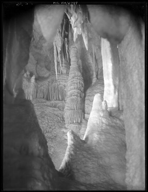 Glimpse in Egyptian Chamber [picture] : [Jenolan Caves, New South Wales] / [Frank Hurley]