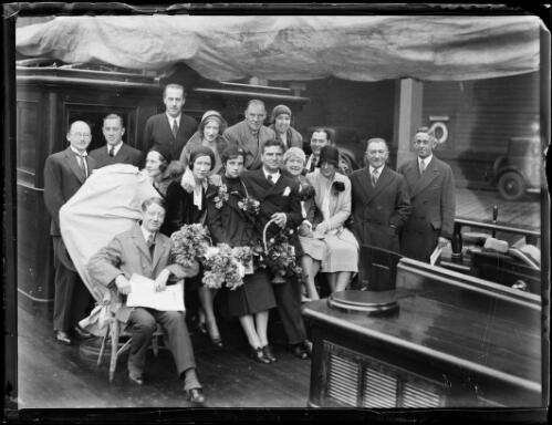 Croatian violinist Zlatko Balokovic and his wife with a group of people onboard the yacht Northern Lights, New South Wales, 1931, 2 [picture]