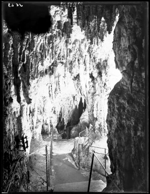 Marguerita Cave, Left Imperial [picture] : [Jenolan Caves, New South Wales] / [Frank Hurley]