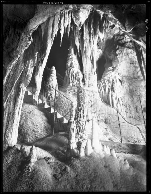 The Indian Chamber, Orient Cave, Jenolan Caves, New South Wales, 1 [picture] / Frank Hurley