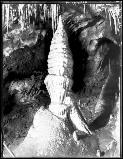 The Minaret, [River Cave] [picture] : [Jenolan Caves, New South Wales] / [Frank Hurley]