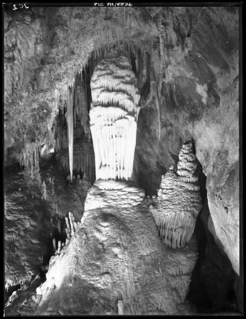 The Grand Minaret [i.e. Grand Column], River Cave, vertical [picture] : [Jenolan Caves, New South Wales] / [Frank Hurley]