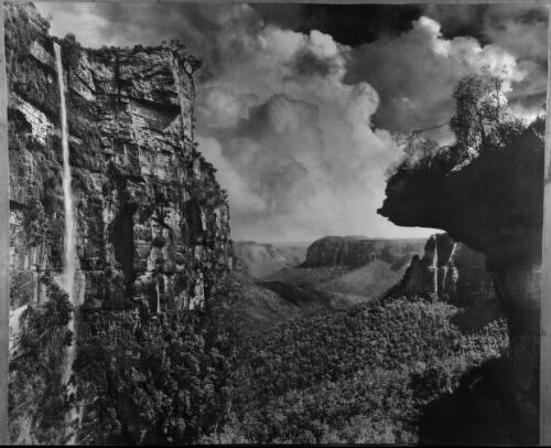 [The Blue Mountains, New South Wales with Govett's Leap waterfall to the right, 1] [picture] / [Frank Hurley]