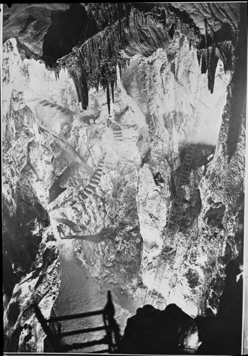 [The Cathedral Chamber in the Lucas Cave] [picture] : [Jenolan Caves, New South Wales] / [Frank Hurley]