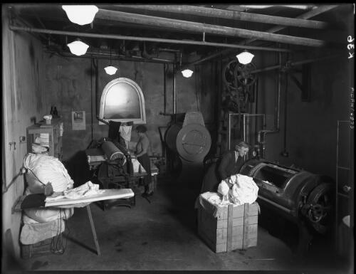 Laundry [Charlotte Pass] [picture] : [Kosciuszko, New South Wales] / [Frank Hurley]