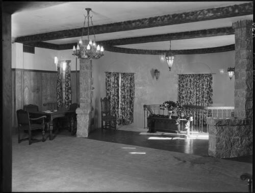 Main Hall [Charlotte Pass] [picture] : [Kosciuszko, New South Wales] / [Frank Hurley]