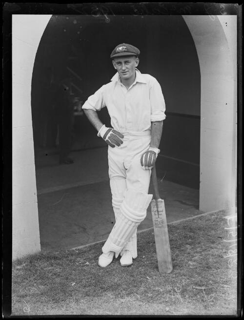 Australian cricketer S.J. McCabe leaning on bat at Sydney Cricket Ground, New South Wales, 1932 [picture]