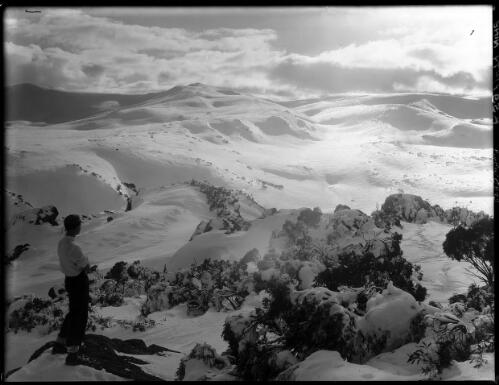 Main range from Mt [Mount] Guthrie [1] [picture] : [Kosciuszko, New South Wales] / [Frank Hurley]