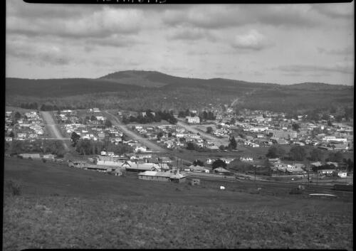 Cooma panorama [1] [picture] : [Snowy Mountains Hydro-Electric Scheme, New South Wales] / [Frank Hurley]