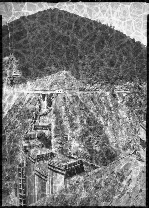 Tumut Ponds Dam [construction of the dam] [picture] : [Snowy Mountains Hydro-Electric Scheme, New South Wales] / [Frank Hurley]