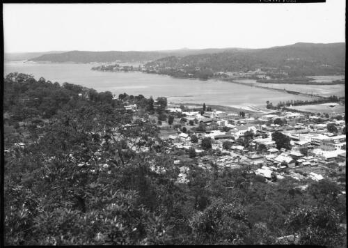 Panorama joins Gosford [1] [picture] : [Central Coast, New South Wales] / [Frank Hurley]