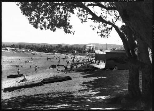Ettalong Beach [picture] : [Central Coast, New South Wales] / [Frank Hurley]