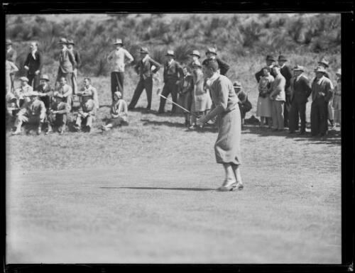 Amateur golfer H. Williams playing in front of crowd, New South Wales, ca. 1930s, 1 [picture]