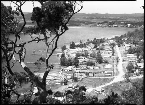 Woy Woy Bay [picture] : [Central Coast, New South Wales] / [Frank Hurley]