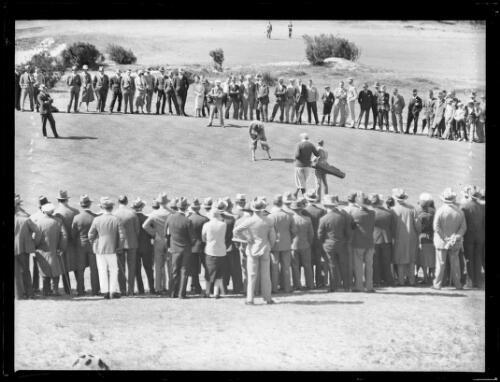Amateur golfer H. Williams putting on the green, watched by a large crowd, New South Wales, ca. 1930s [picture]