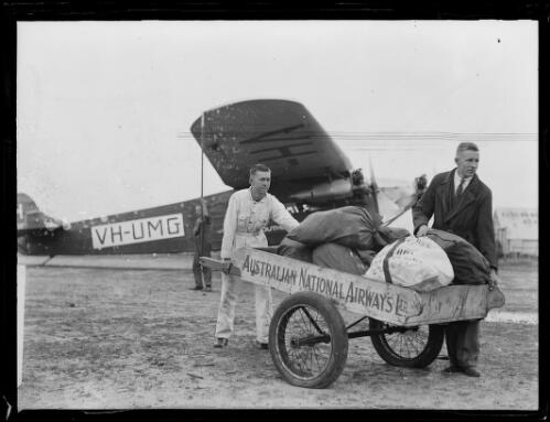 Airmail being sent to England by Australian National Airways, New South Wales, 25 April 1931 [picture]