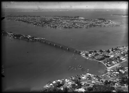 View from Sylvania Gorge River looking across Bridge to Sans Souci [picture] : [Aerial views, Sydney, New South Wales] / [Frank Hurley]