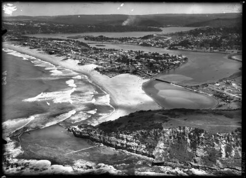 Narrabeen & Lakes, larger shot with pool in f[oreground] [New South Wales] [picture] : [Aerial views, Sydney, New South Wales] / [Frank Hurley]