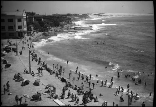 The promenade Cronulla from Surfing Pavillion [picture] : [Sydney, New South Wales] / [Frank Hurley]